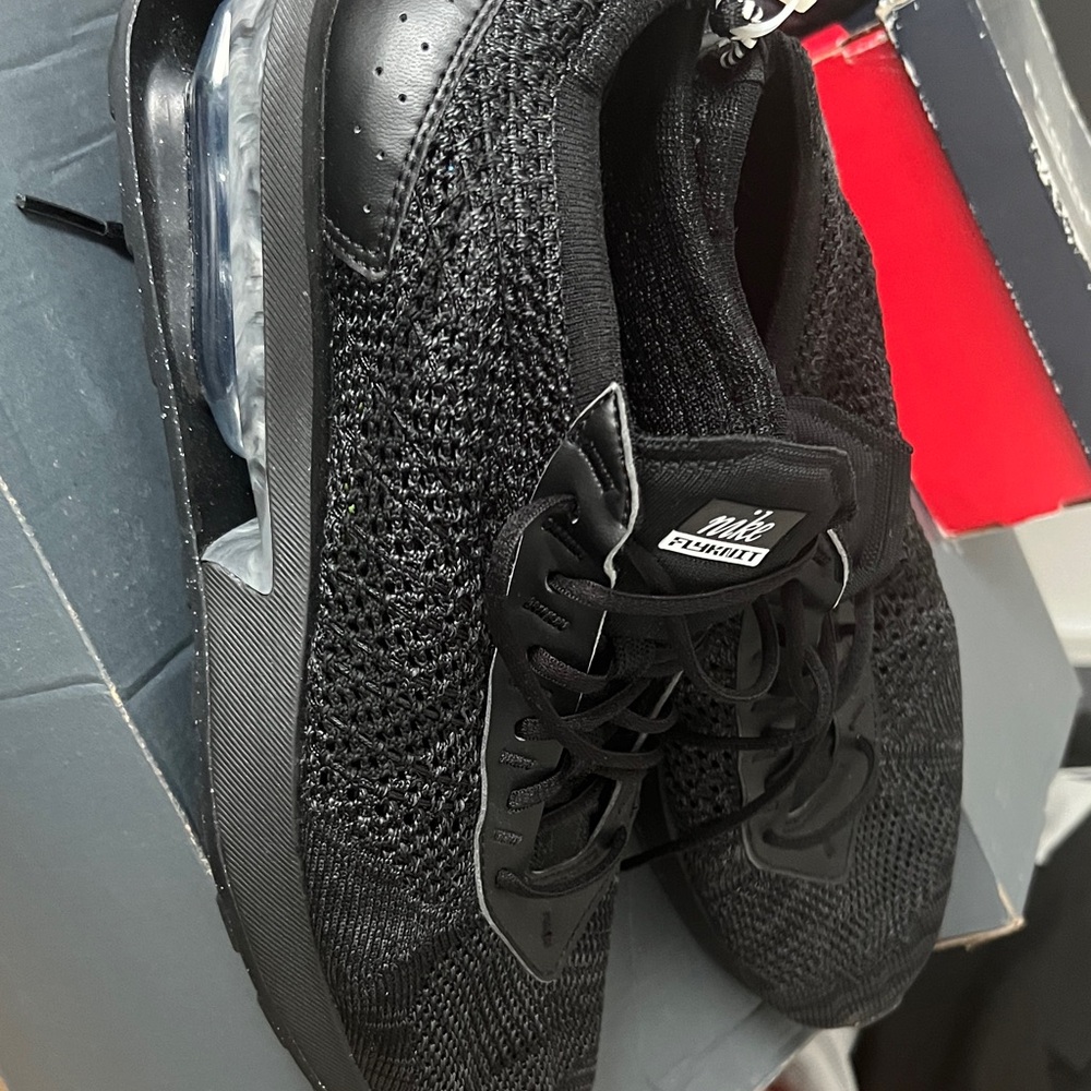 Nike Men's Black Knit Athletic Shoes